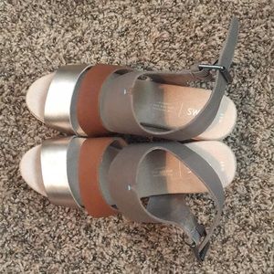 TOMS Phoebe Clog NEVER WORN